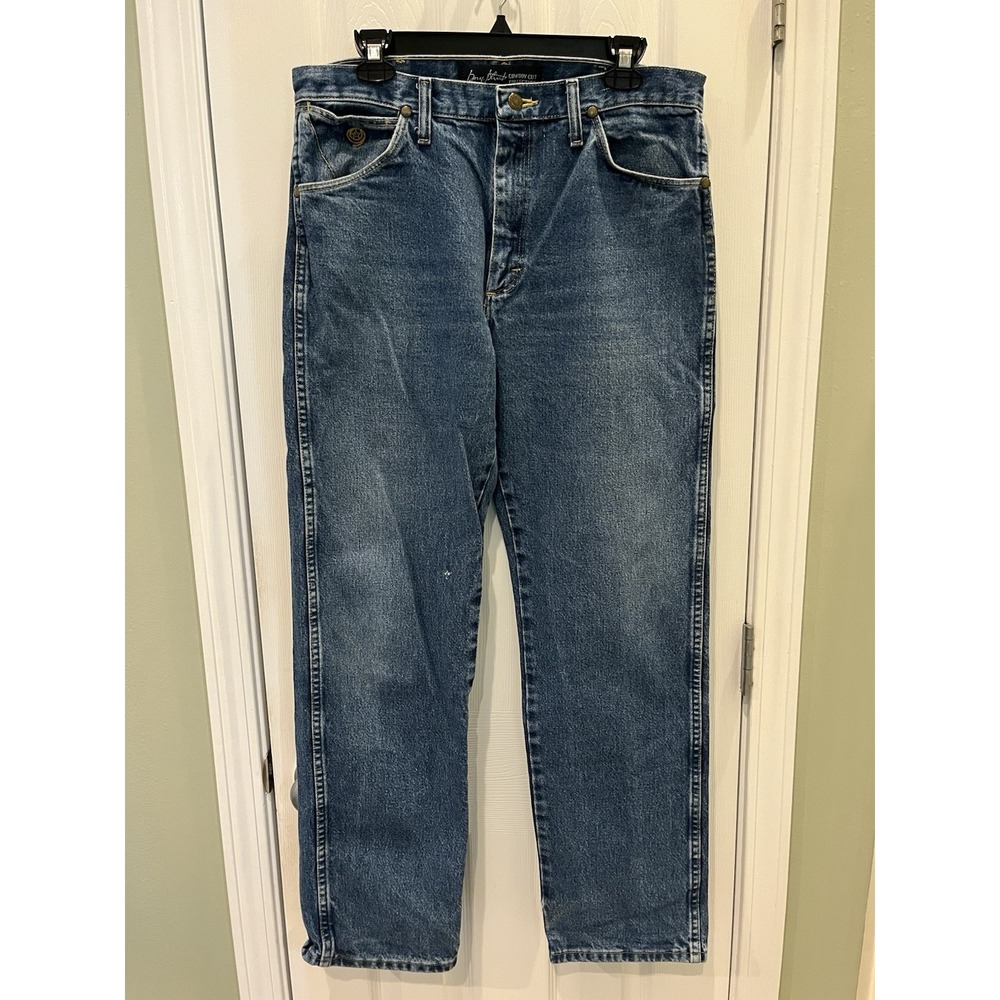 Wrangler George Strait Cowboy Cut Collection Men's 33x32 Original Fit Distressed